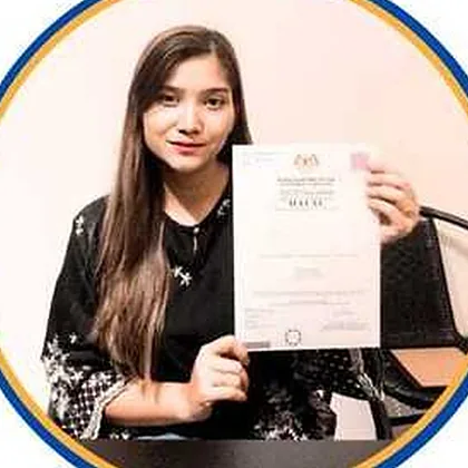 A woman from Kyraelyssa Global holding a halal certificate