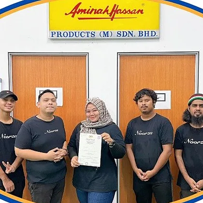 Members of the Noor Za Resources team with their certificate